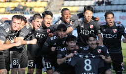부산 아이파크, K리그1로 승격…경남FC에 2-0 승리