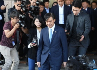 [속보]조국, '유재수 감찰무마 의혹' 관련 검찰 출석