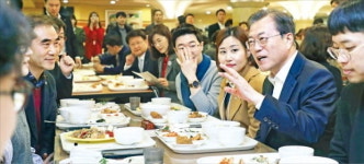 靑 주 52시간제에 맞춰 납기일 연장제도 신설하겠다