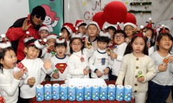 성탄절, 고사리 손으로 모금한 사랑의 저금통!
