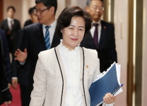 조국 겨냥했던 검사들 무더기 좌천 추미애, 검찰 차장검사 전원 교체 강수