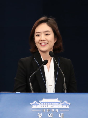 고민정, 아나운서→청와대 대변인→전략 공천까지