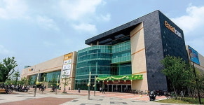 일산 이마트타운도 휴업 돌입…직원 1차 검사 양성