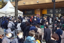 [이슈+] 대구에 이마트 마스크 쏟아붓자…대란 장사진