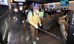 신천지 신도 현직 기자 코로나19 확진…총선 취재하며 여야 후보 접촉