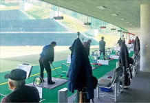 언택트 골프가 안전지대…실외 연습장·파3·조인 골프는 북적
