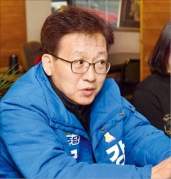 용산 토박이 '정치 신인' 강태웅 vs 3선 관록 '용산 신인' 권영세
