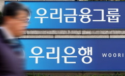 코로나19 피해 소상공인 돕자…우리은행, 임직원 바자회 개최