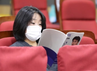 윤미향 전 의원, 정의기억연대 후원금 횡령으로 징역 1년 선고 받아