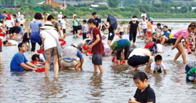 둔율올갱이마을, 올갱이와 물고기 잡는 손맛이 짜릿…친환경 농사체험도 인기