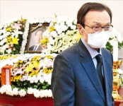 민주 오늘은 추모만…통합 그래도 진상은 밝혀야