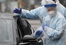 고양 교회發 코로나, 지역사회로 확산...의료진 폭우 속 사투