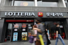 집단감염 롯데리아, 건대 매장 추가 폐쇄…전사 모임 자제령