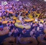 코로나 잊은 중국, 우한 워터파크에 인파 수천명 바글바글