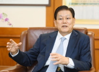 이상운 섬산련 회장 45년 경험 살려 K패션 글로벌화 이끌 것