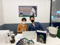허지웅 작가 『살고 싶다는 농담』 온라인 북토크 진행