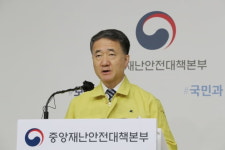 박능후 종교모임 비대면 당부…의료진에 비상식적 행위 용납 안돼