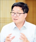 청사초롱 따라 행궁길 밤산책…오래 머무르는 수원 만들겠다