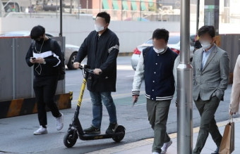 전동킥보드 타던 무면허 고교생 2명 택시 교통사고…결국 1명 사망