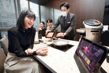 지니야~ 샤브샤브 2인분…AI로봇이 주문받고 서빙