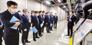 롯데, 新소재로 플라스틱 대체…신재생에너지 활용도