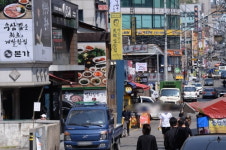 백종원 거리 한신포차 1호점, 350억 매물로 나왔다