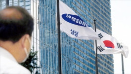 가석방이냐 사면이냐 기로에 선 이재용…文대통령 결단에 달렸다