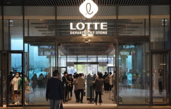 롯데백화점 동탄점 보안요원 잇단 확진…'퇴근길 동승'