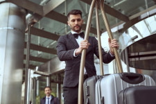 평생 놀아도 돼…25년 단골에게 거액 유산 받은 벨보이 [글로벌+]