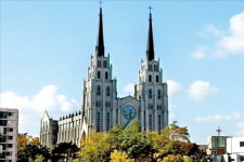 100년 넘은 교회마다 순교와 부흥의 역사가…[고두현의 문화살롱]