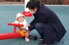 동네 놀이터, 아기에겐 스릴 넘치는 에버랜드 [오세성의 아빠놀자]