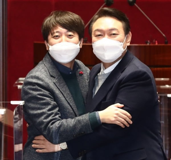 국민의힘 내부 갈등 속 정책적 방향성 모색이 요구되는 상황, 6·3 대선까지 42일 남아