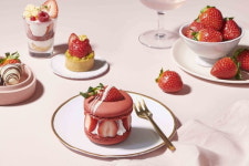 미친 딸기값에 웃돈 주고 간다? 호텔 딸기 디저트 대박 이유