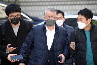 '횡령·배임' 최신원 SK텔레시스 전 회장, 1심서 징역 2년 6개월