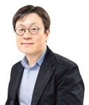 얼굴형 딱 맞춘 안경 만든다