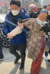 [속보] 송영길, 신촌 선거운동 중 물체에 피습…머리 다쳐 응급실