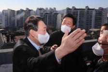 강남 재건축 호재 넘치네…10개월에 10억원 쑥