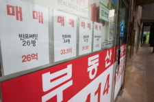 집값 더 오를텐데 안 팔아요…매물 거둬들이는 집주인들