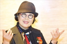 500번째 공간시낭독회, 봄밤을 함뿍 적시다 [고두현의 문화살롱]