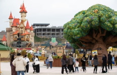 춘천 레고랜드 vs 부산 롯데월드, 어디로 가실래요? [더 머니이스트-최원철의 미래집]