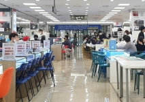 50만원 더 깎아드릴게요…출시 50일 만에 공짜폰 된 갤S22 [현장+]