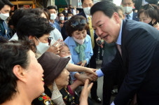 강원도 방문한 尹당선인…강릉의 외손 추억 회상에 눈시울