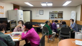 코로나보다 외로움이 무서워요…경로당 되찾은 노인들