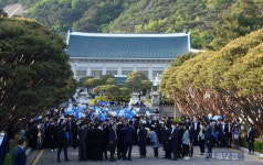 청와대, 국민 품으로…백악산 등산로 전면 개방