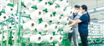 좋은 시절 끝났다…효성·코오롱 동병상련