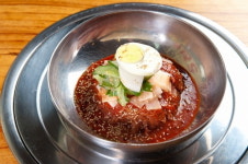 네 명이 갈비탕에 비빔냉면 먹었더니 8만원 나왔어요