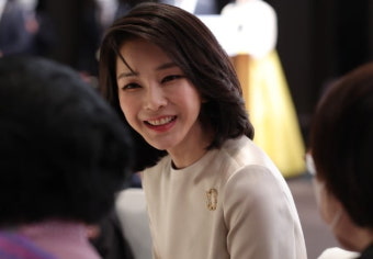 [속보] 김건희, 김영삼 전 대통령 부인 손명순 여사 예방…1시간 환담