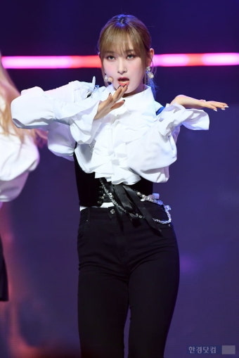 [포토] 아이칠린 초원, '강렬한 눈빛'