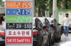 유류세 사상 최대폭 인하…휘발유·경유값 드디어 떨어졌다