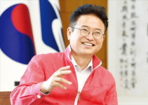 교육시설인협동조합경북지사 | 이철우 경북지사 "경북의 사회적경제는 현장 창의성 살리는 지방시대의 성공 모델"